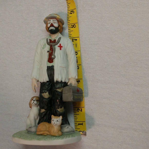 Flambro Hobo Clown Veterinarian Porcelain Figurine Emmett Kelly Jr Dog Cat - Picture 14 of 17